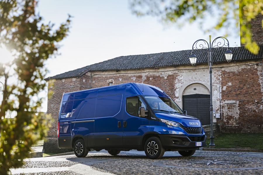  Iveco Daily Van 2019 года  (фото 3 из 17)